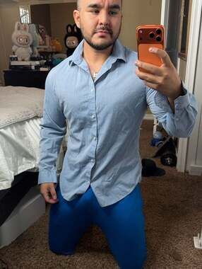 H&M Slim Fit Easy Iron Light Blue Long-Sleeve Button-Down Shirt